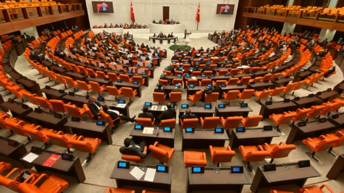 Anayasa Değişikliği İçin Referandumsuz Yol Mümkün mü? Siyasi Kulisler Hareketlendi