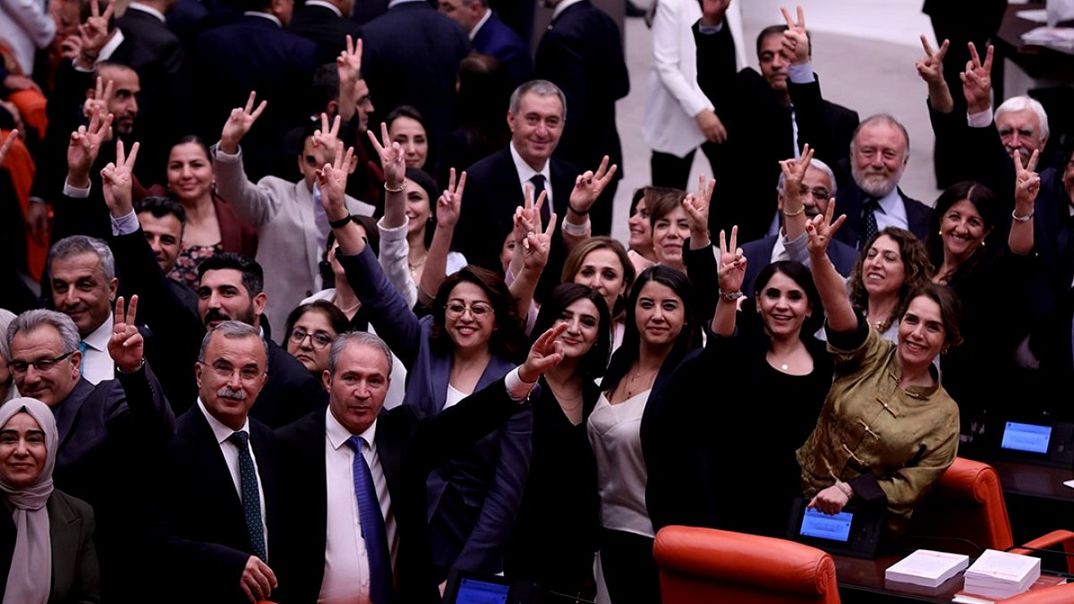 TBMM'de Çerçeve Yasa Görüşmeleri: Vekillerden Siyasi Hesapları Aşan Mesajlar