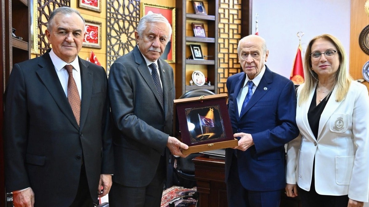 Devlet Bahçeli'ye 'Lider Ülke Türkiye' Temalı Özel Armağan