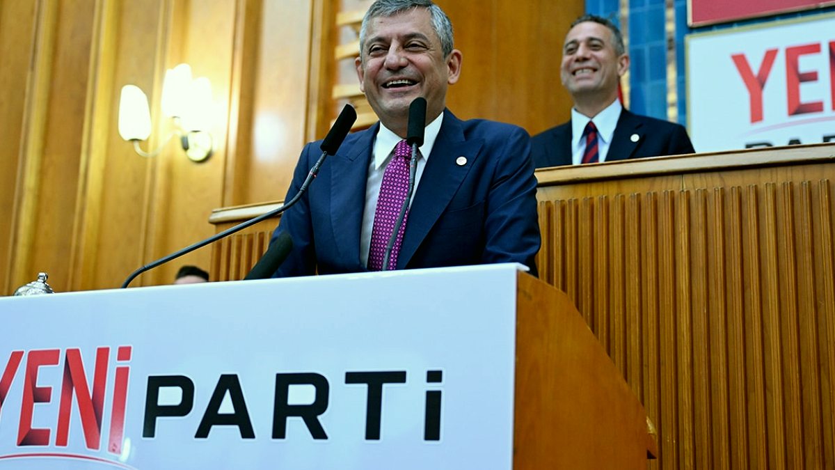 Siyasi Anketler Yeni Parti'yi Zirveye Taşıdı: Hesaplar Yeniden Yapılıyor