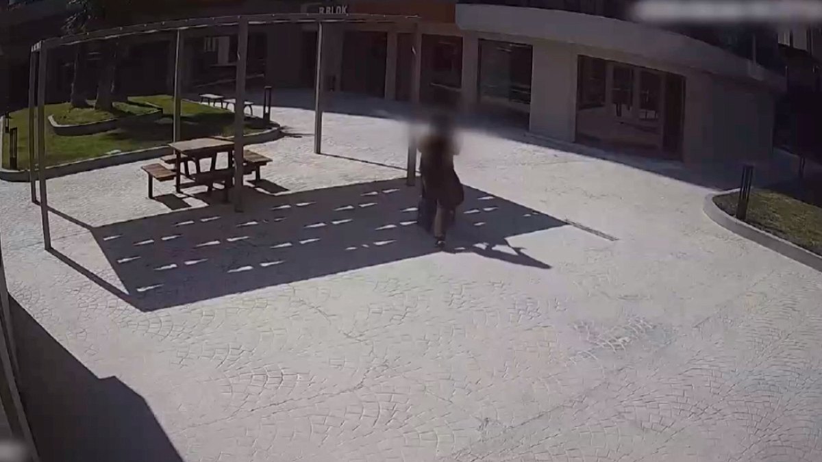 Anne Bebek Pusetiyle Uyuşturucu Taşıdı, Polis Operasyonuyla Yakalandı