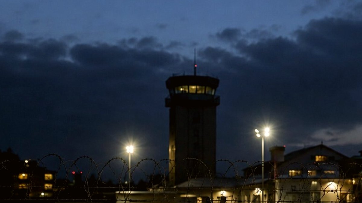 Hannover Havalimanı'nda İHA Paniği Uçuşları Durdurdu