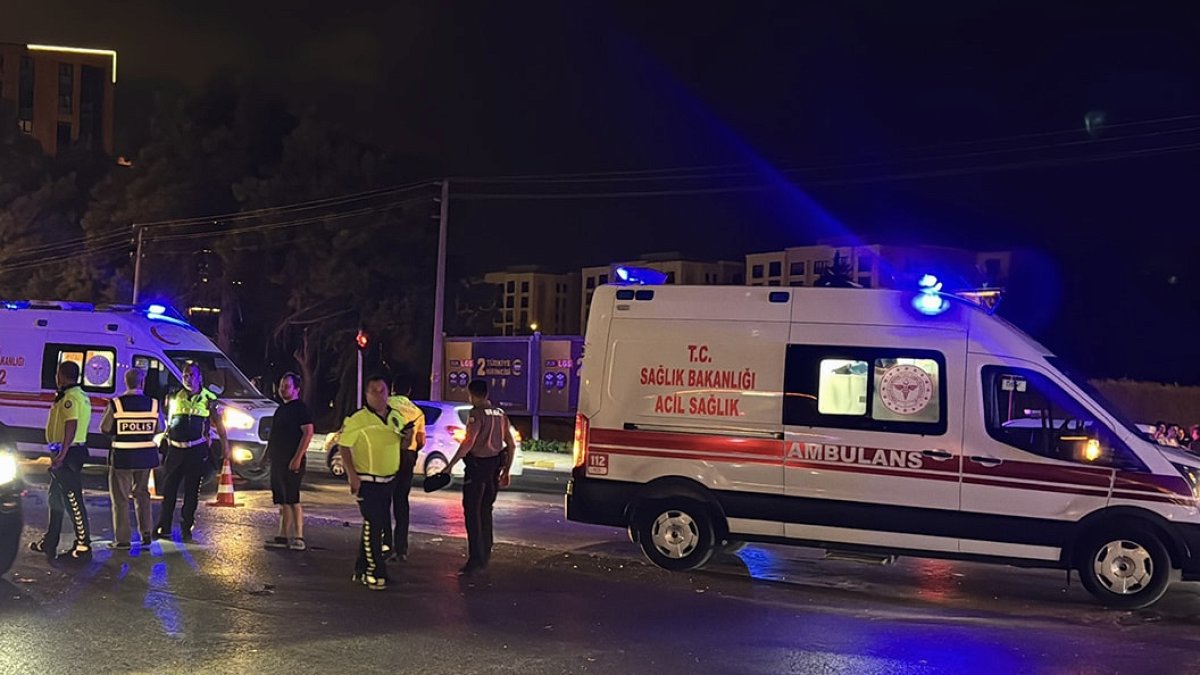 Balıkesir'de Trafik Kazası: 1 Çocuk Hayatını Kaybetti, 1'i Ağır Yaralı