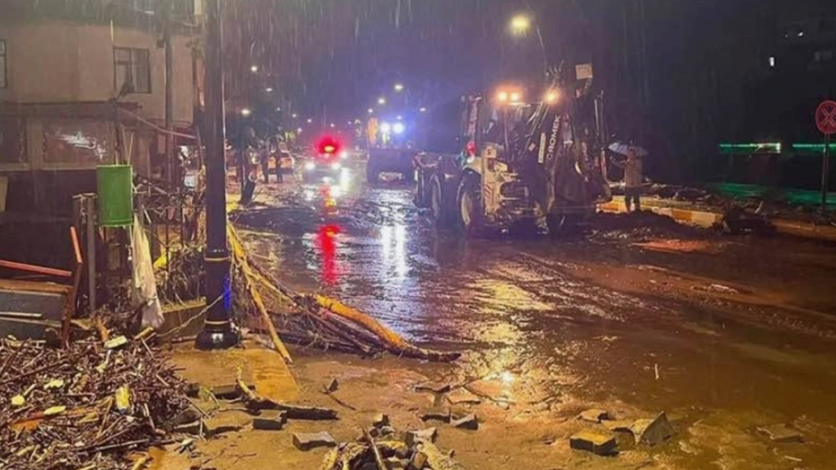 Giresun'da Şiddetli Yağışlar Hayatı Felç Etti: İki Kişi Kayıp