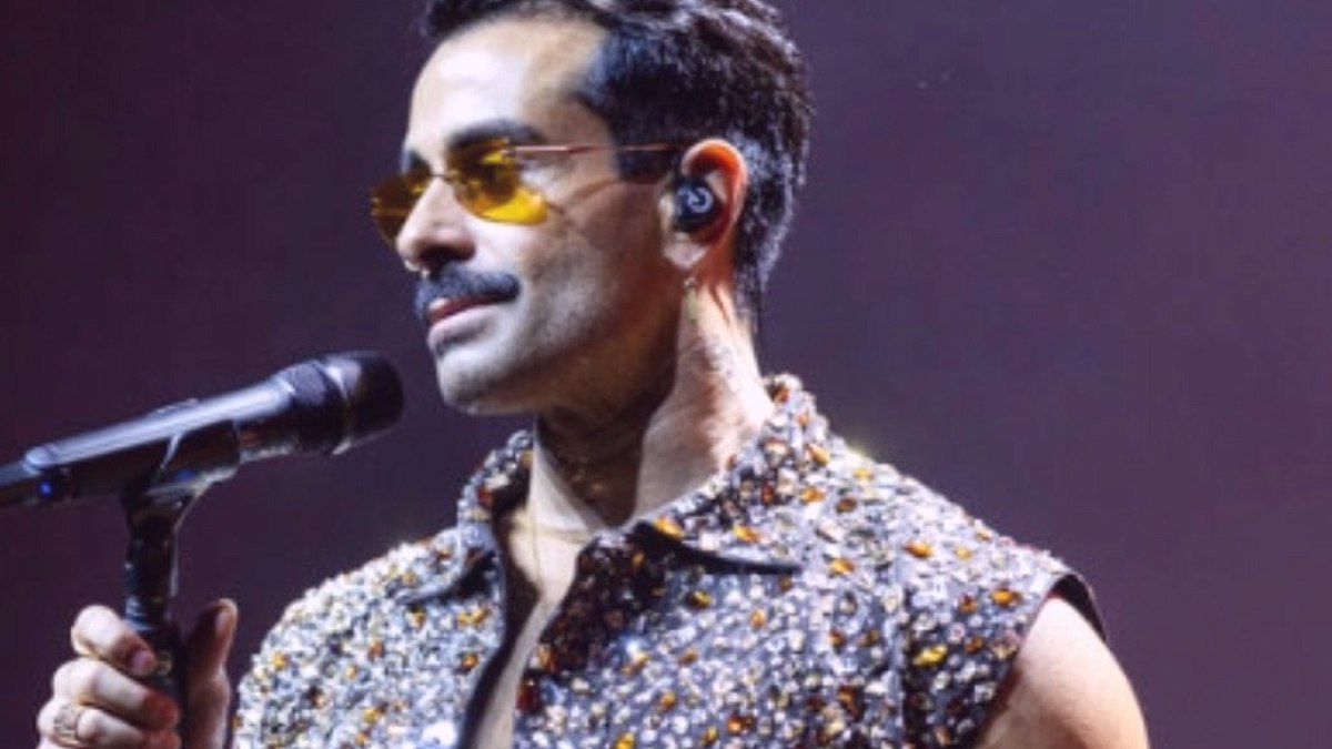Gökhan Türkmen'in Sahnesi Göz Kamaştırdı: 12 Bin Taşlı Kostümler ve Romantik Anlar