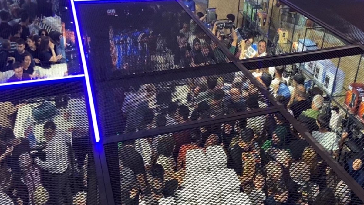 Diyarbakır'da Teknoloji Mağazası Açılışında Flaş İzdiham: Vatandaşlar Birbirini Ezdi