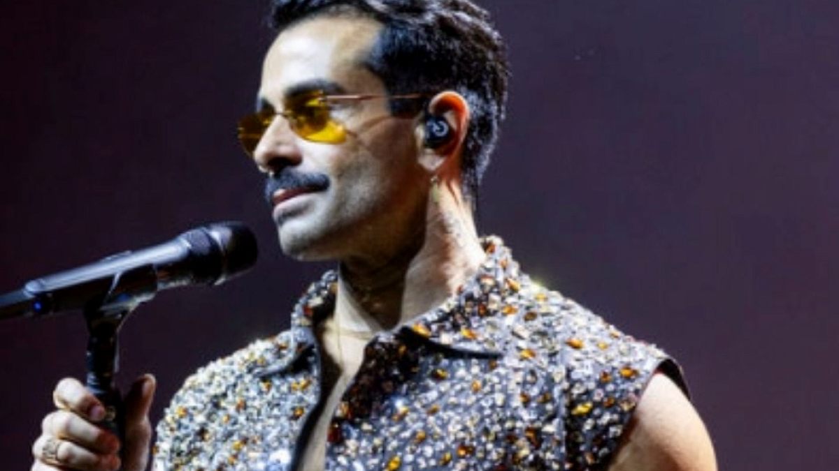 Gökhan Türkmen'den Göz Kamaştıran Sahne Şovu: 12 Bin Taşla Büyüledi
