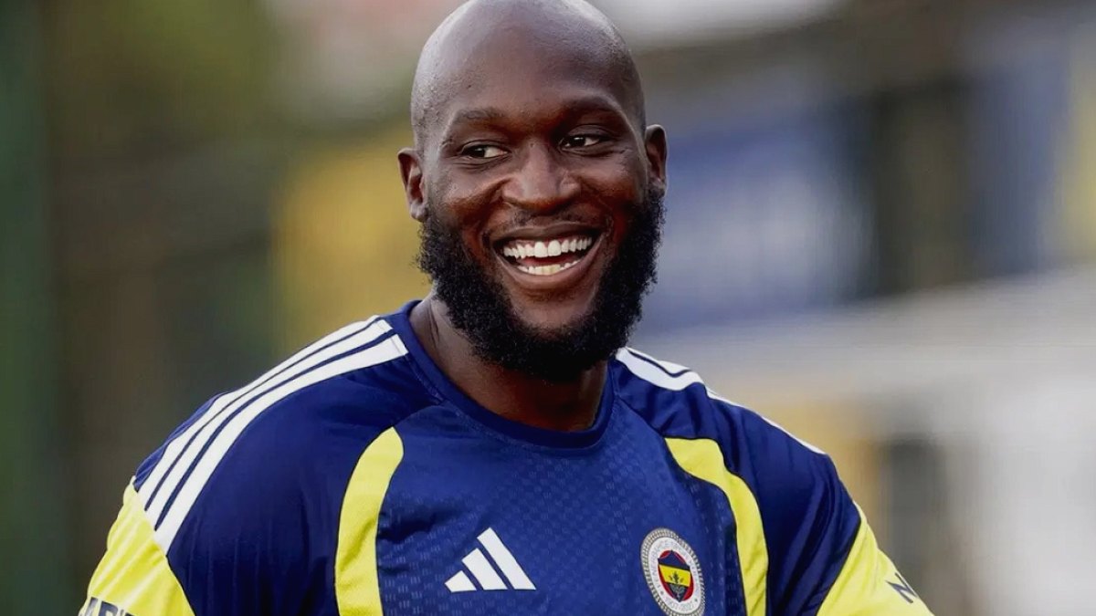 Fenerbahçe'nin Yeni Yıldızı Lukaku: Çok Dilli Bir Futbolcu