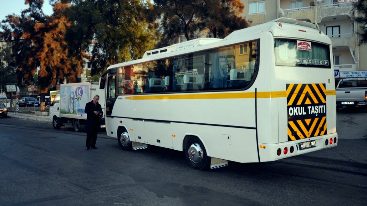 İzmir'de Okul Servisi Denetimi: Fahiş Ücretlere Ağır Cezalar Geliyor
