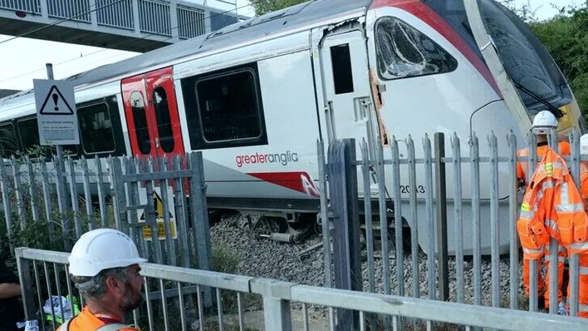 İngiltere'de Demiryolu Güvenliği Mercek Altında: İki Gün Arayla İkinci Tren Kazası