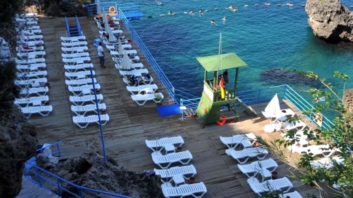 Bölgesel Gerilimler ve Maliyet Artışı Türk Turizmini Olumsuz Etkiliyor
