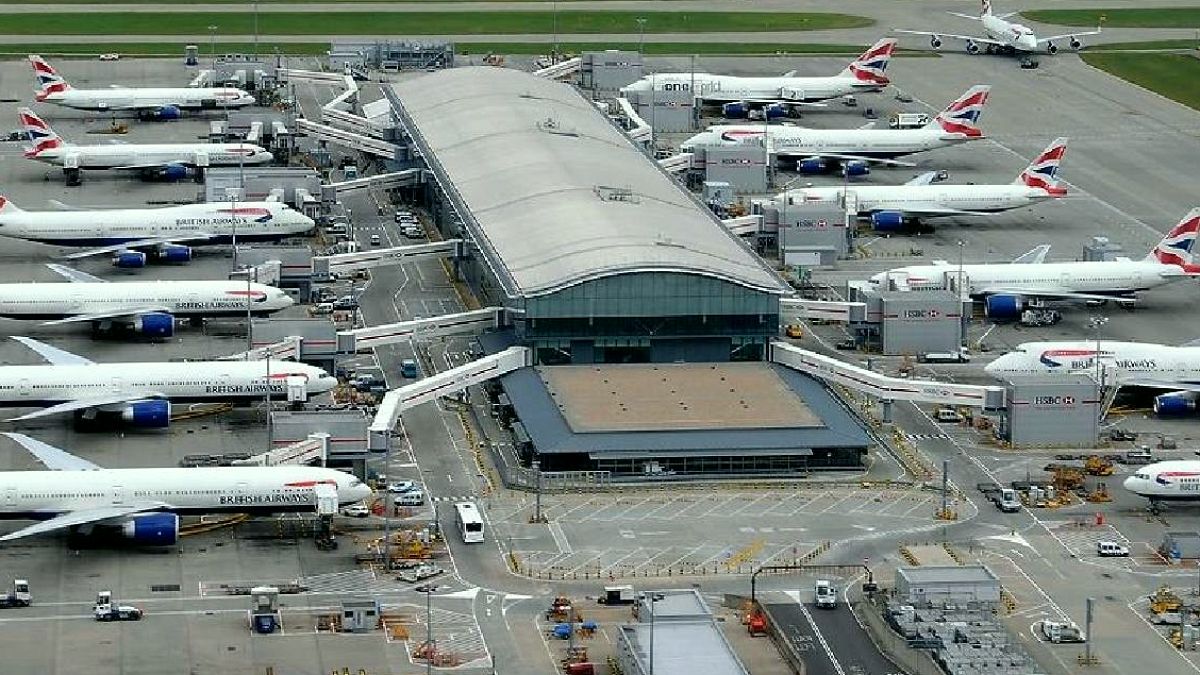 Heathrow Havalimanı'nda Su Baskını: Terminallere Erişim Engellendi