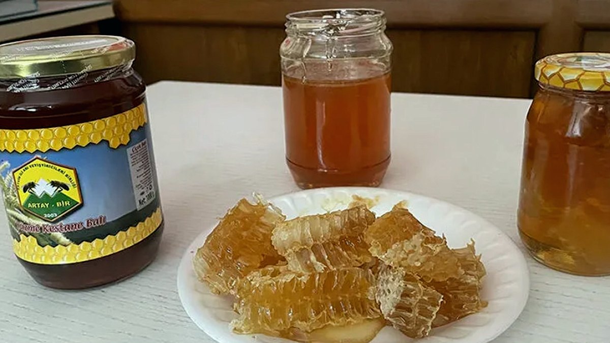 Türkiye'nin Gizli Hazinesi: Dünyanın En Pahalı Balı Artvin Yaylalarında Üretiliyor