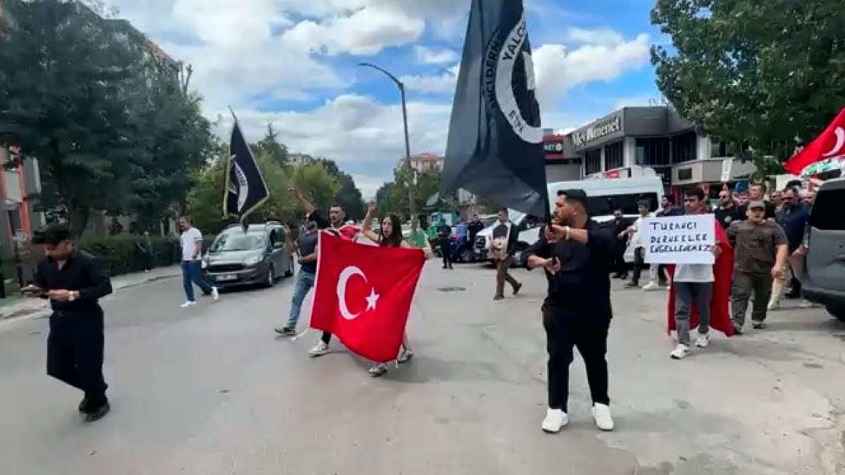 Çerçeve Yasasına Tepkiler Yükseliyor: "İhanet Yasası" Sloganları Atıldı