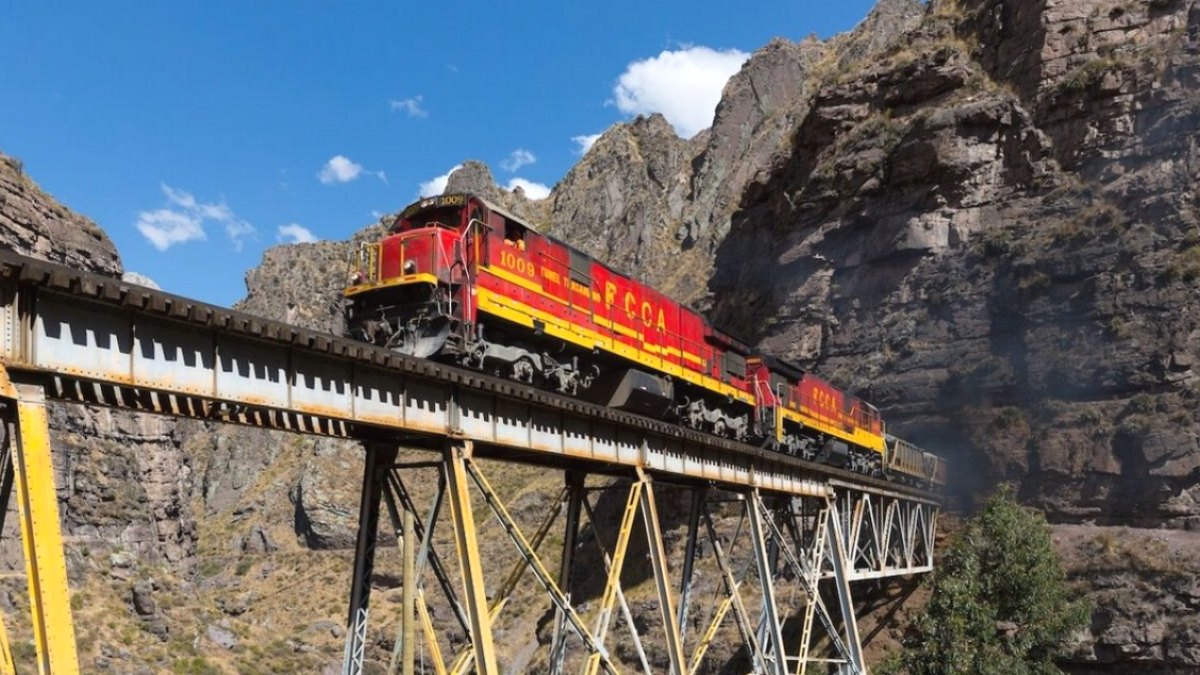 Peru'nun Cesur Demiryolu: 490 Km'lik Hat İçin 68 Tünel ve 55 Köprü