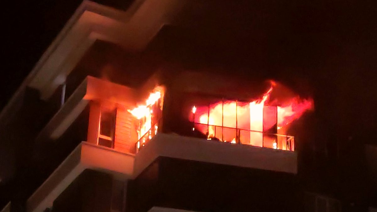 Aksaray'da Apartman Yangını: Çok Sayıda Kişi Duman Nedeniyle Hastanelik Oldu