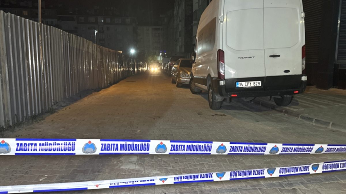 Sultangazi'de İnşaat Alanında Toprak Kayması: Sokak Ulaşıma Kapatıldı