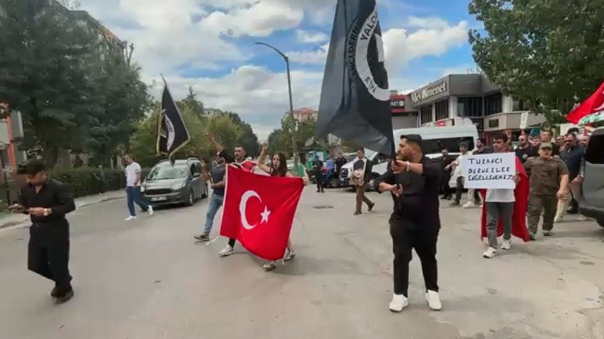 Çerçeve Yasası'na Tepki: "İhanet Yasası" Sloganlarıyla Yürüyüş Düzenlendi