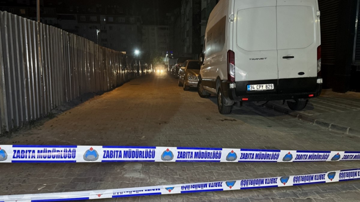 Sultangazi'de İnşaat Alanında Toprak Kayması: Sokak Ulaşıma Kapatıldı