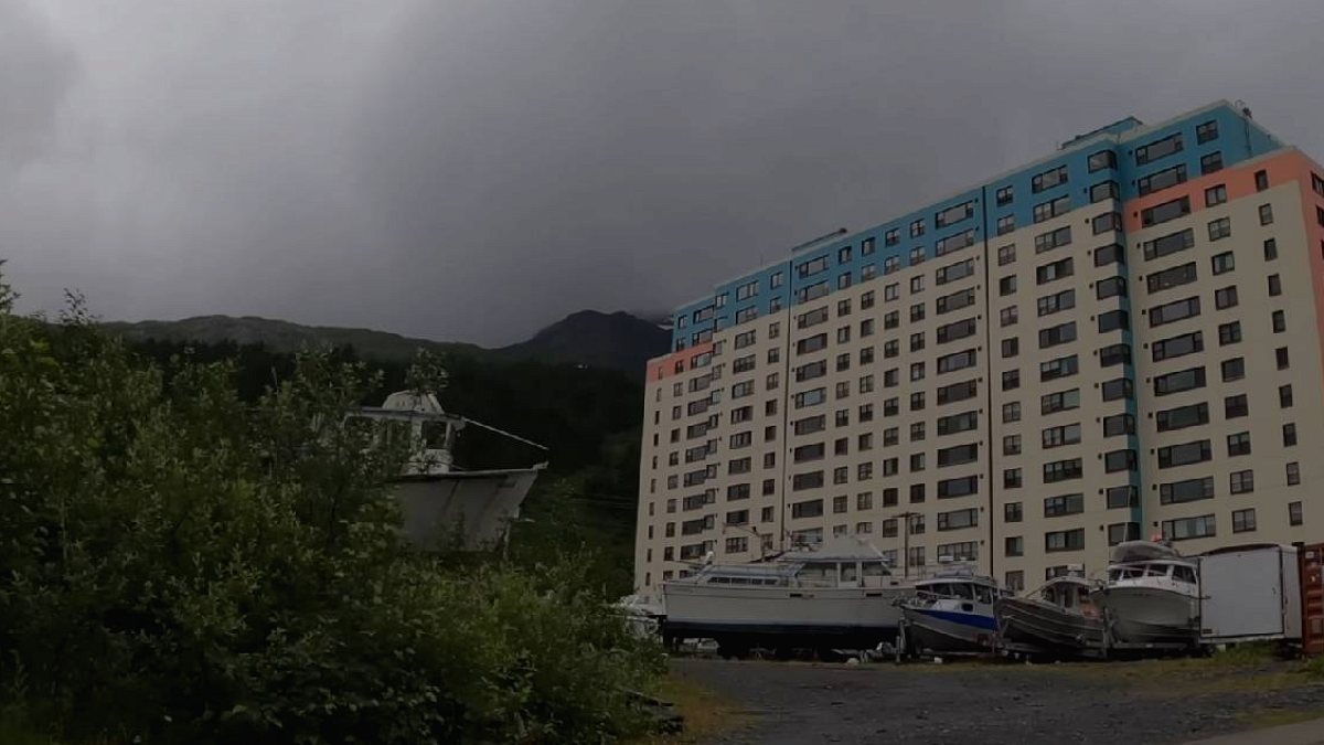 Alaska'da Tek Binada Yaşayan Şehir: Her İhtiyaç Karşılanıyor