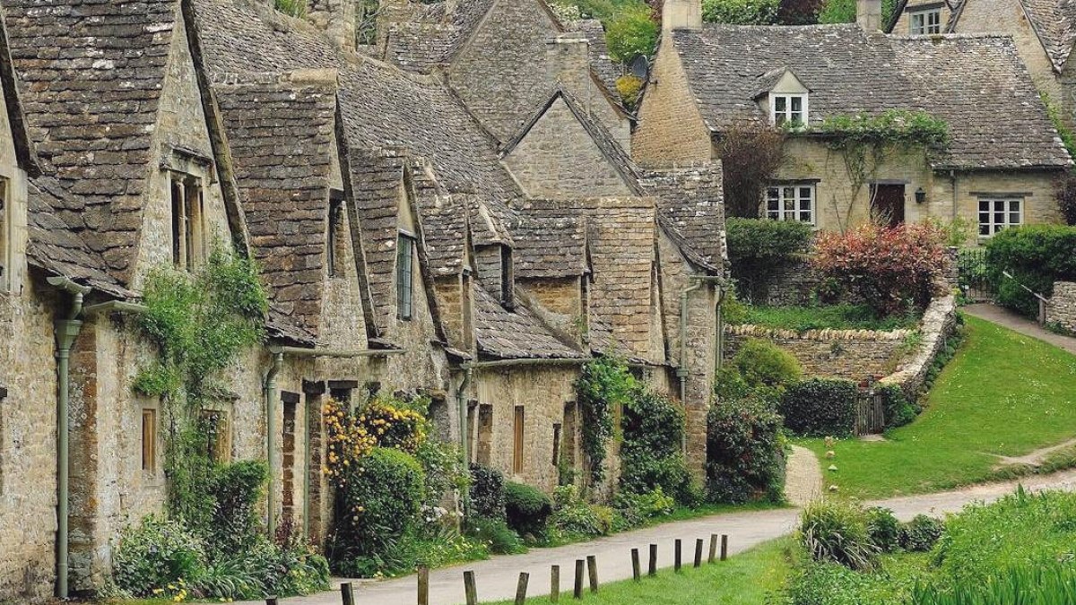 İngiltere'nin Gözbebeği Bibury Köyü Turizmi Kısıtladı