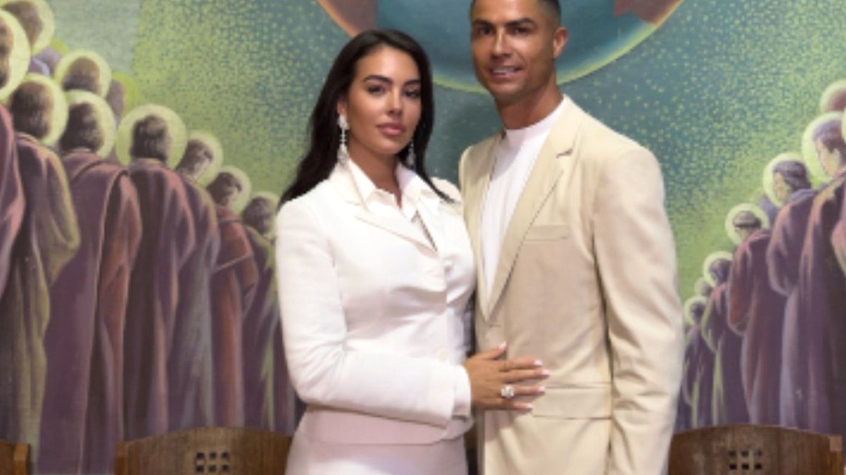 Cristiano Ronaldo ve Georgina Rodriguez Sade Bir Nikahla Evlendi