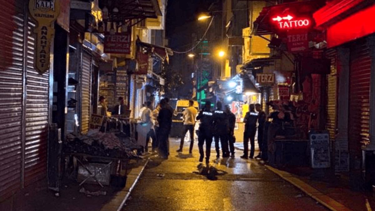 Fatih'te Komşuluk Cinayetle Bitti: Pompalı Tüfekle Vurulan Esnaf Hayatını Kaybetti