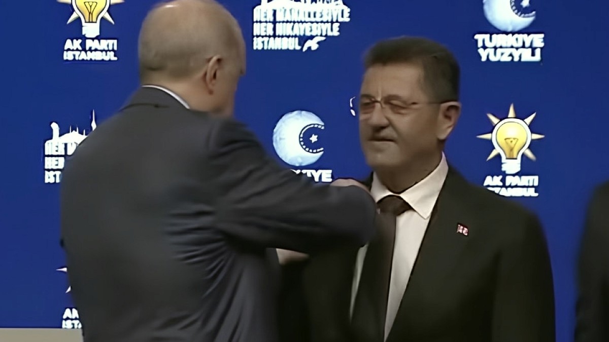 Çekmeköy Belediye Başkanı Atatürk Portresini Kaldırttı, Yerine Sözünü Asıdı