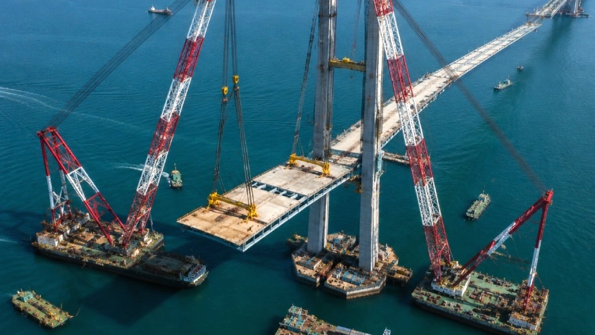 Çin'de İki Katlı Dev Köprü İnşaatı Hızla İlerliyor