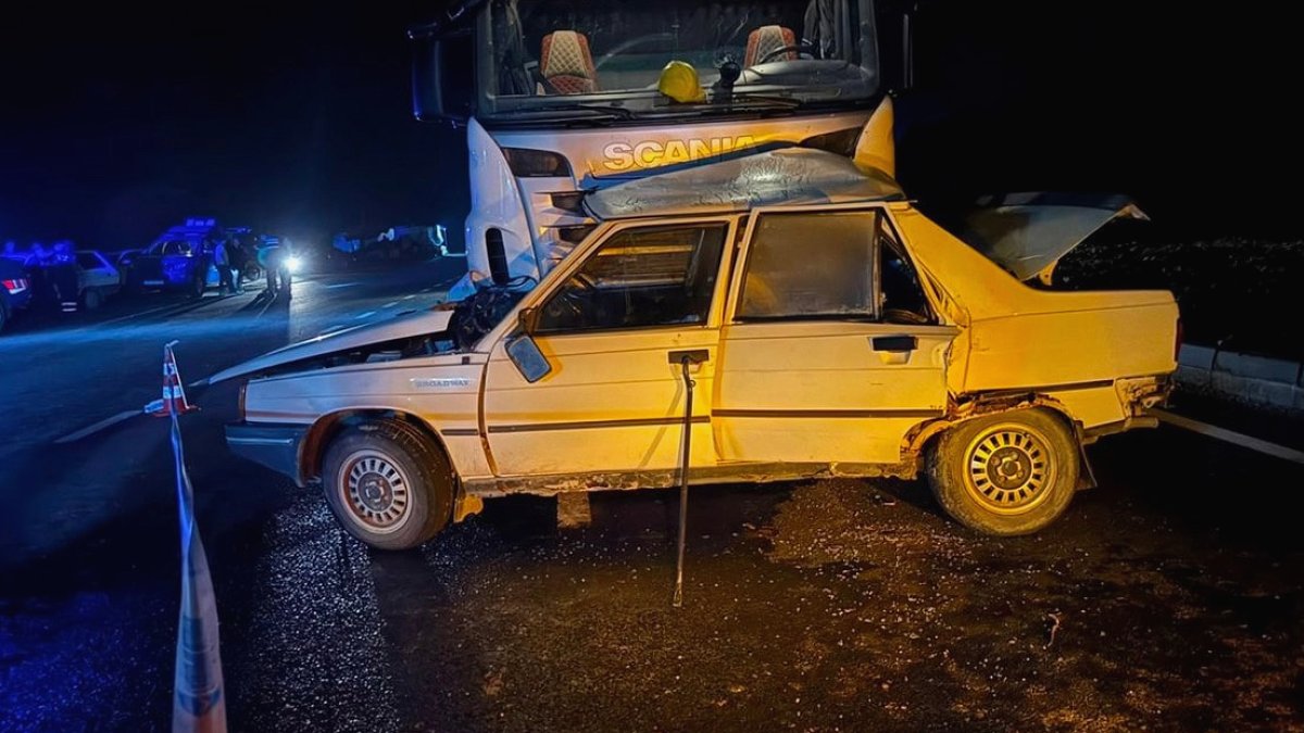Kastamonu'da Korkunç Kaza: Tır ve Otomobil Çarpıştı, 2 Kişi Can Verdi