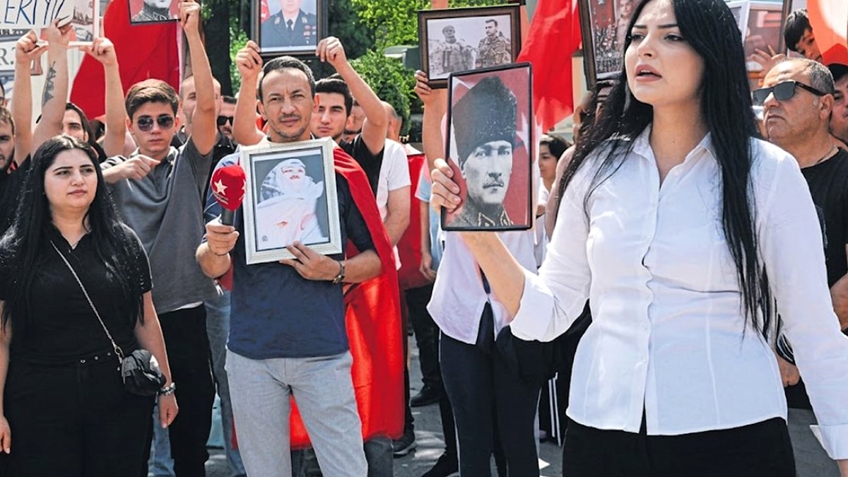 Protestocu Genç Kadın: "Şehitlerimizin Hesabı Sorulacak"