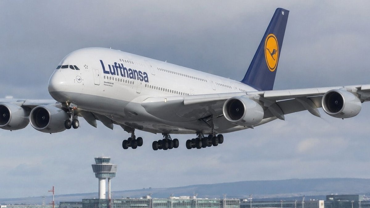 Münih'te Dehşet Anları: Airbus A380 Pist Aydınlatmasına Çarptı, Yolcuların Tahliyesi Başladı