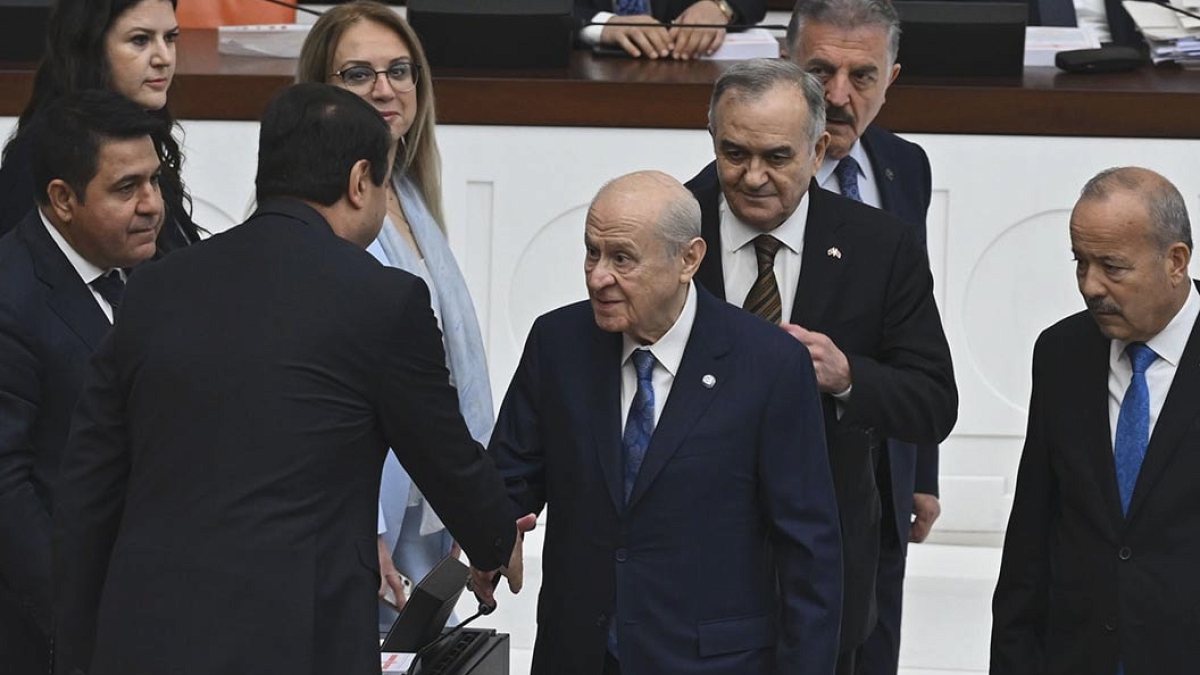Bahçeli'den Seçim Sistemi ve Partilerde Değişiklik Çağrısı