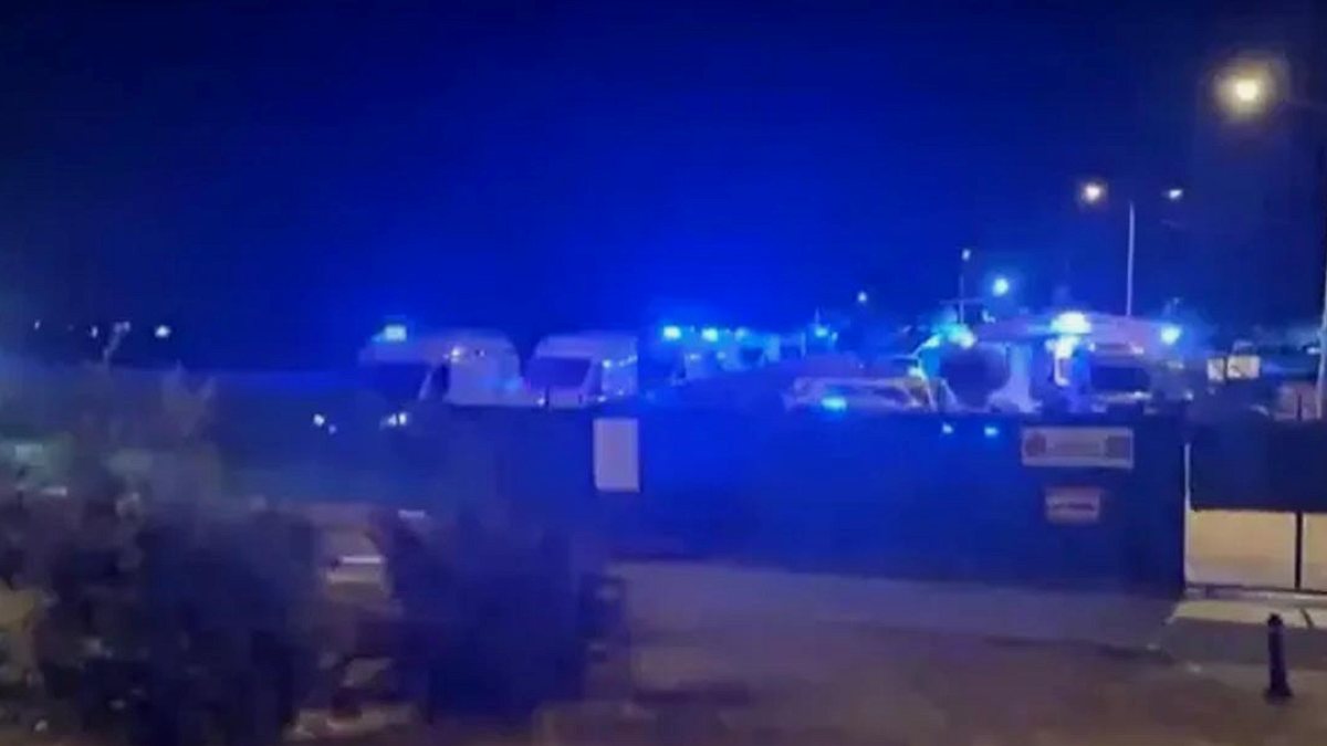 Zeytinburnu Açıklarında Seyreden Gemide Zehirlenme Şüphesi: 4 Kişi Hastaneye Kaldırıldı