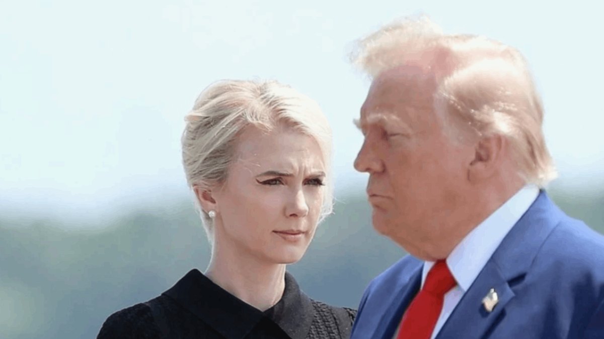 Trump'ın Asistanı Harp'ın Gizli Geçmişi ve Oval Ofis'teki Ayrıcalıkları Ortaya Çıktı