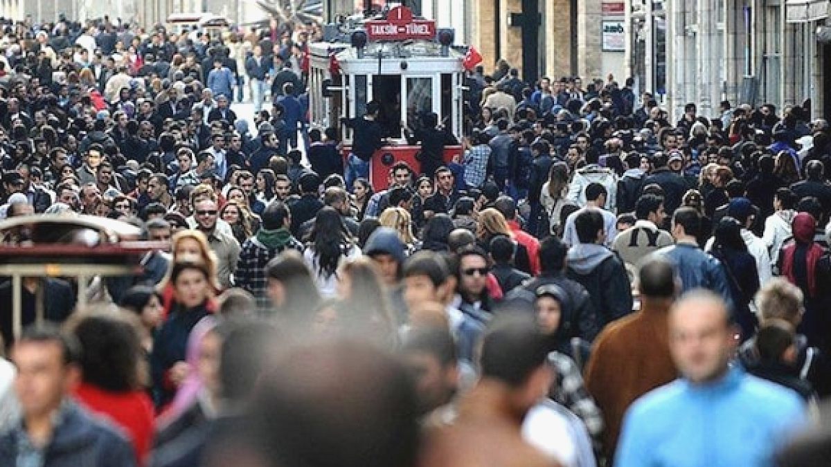 Türkiye Nüfusu Kritik Eşiği Aştı: Yeni Rakamlar Açıklandı