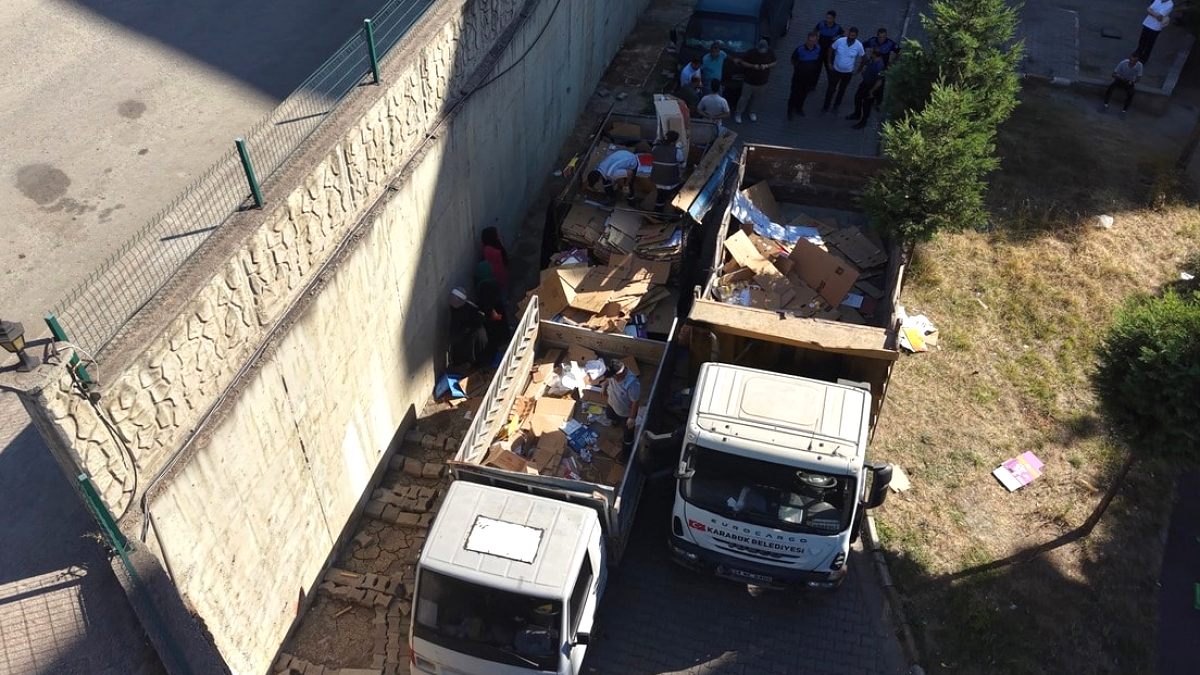 Site Bahçesi Kirliliğe Teslim Oldu: 4 Kamyon Çöp Kaldırıldı