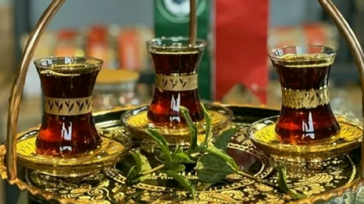 Emekli Kafe'yi Açan Başkan Köksal Aras'ın Parti Değişikliği İddiası Sona Erdi