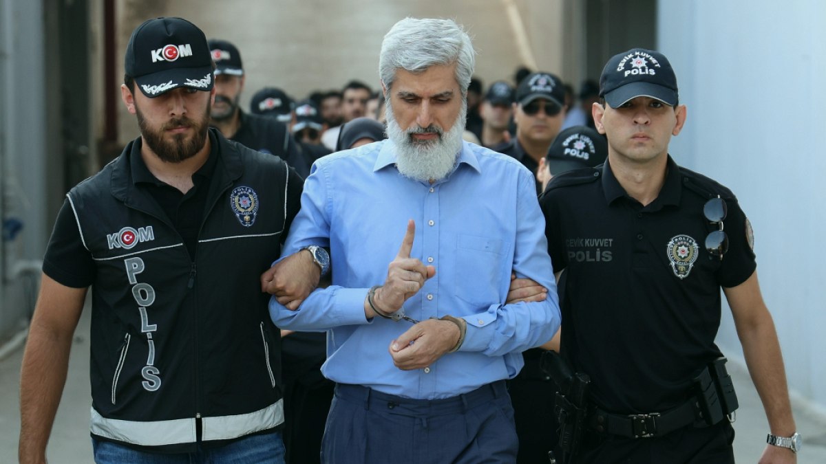 Alparslan Kuytul ve Eşiyle Birlikte 56 Kişi Adliyeye Sevk Edildi