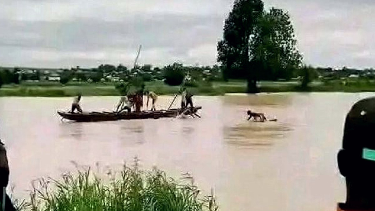 Nijerya'da Pirinç Tarlasına Giderken Tekne Faciası: 52 Kişi Hayatını Kaybetti