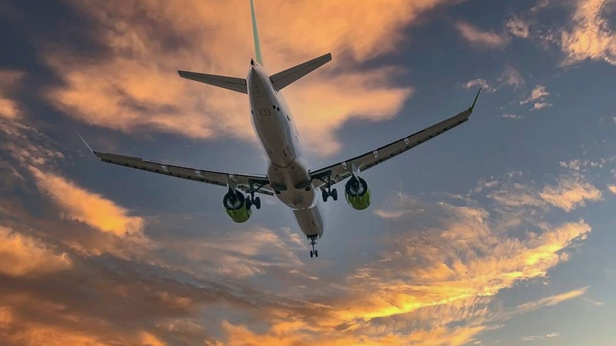Uçak Yolculuğu Kabusa Döndü: Dizüstü Bilgisayar Alev Aldı