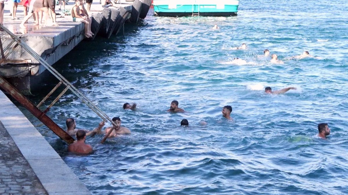 İstanbul'da 30 Dereceyi Aşan Sıcaklıklar Sahilleri Doldurdu