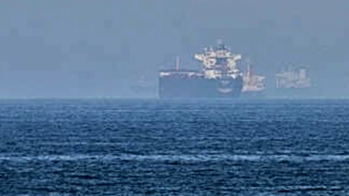 Hindistan Sahillerinde Panama Bandıralı Yük Gemisi Battı: Arama Kurtarma Çalışmaları Sürüyor