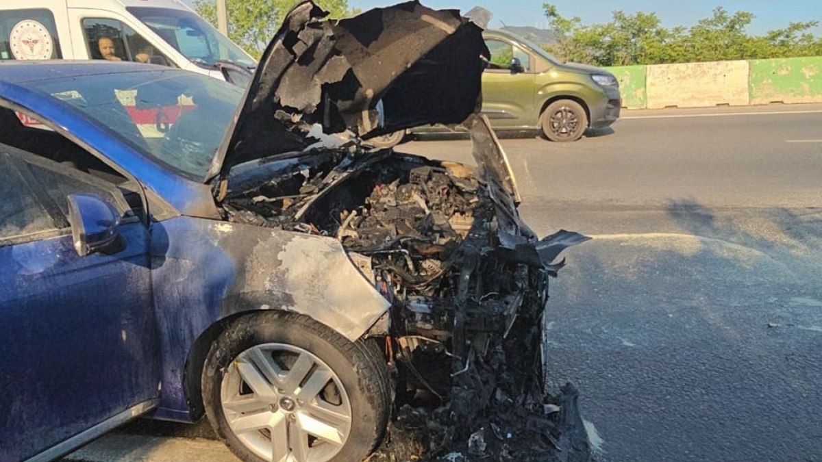 Bursa'da Seyir Halindeki Otomobil Alevlere Teslim Oldu