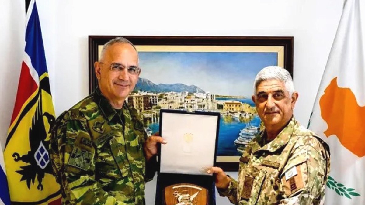 Yunanistan Genelkurmay Başkanı Güney Kıbrıs'ta: Bölgesel Güvenlik Masada