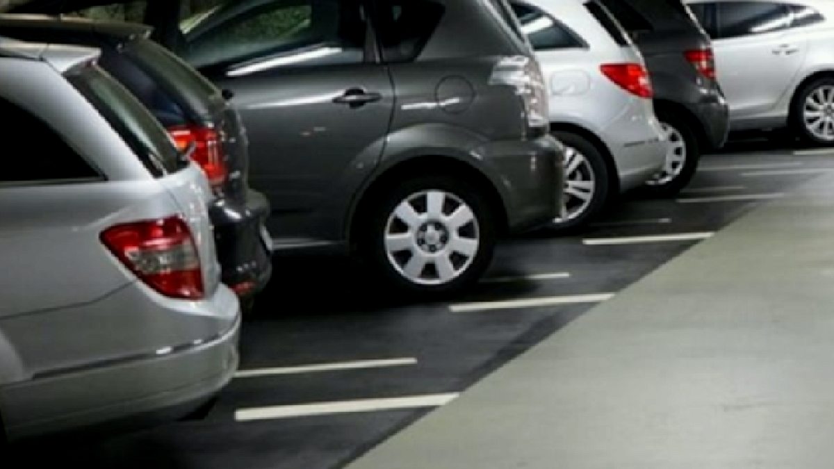 AVM Otoparklarında Hatalı Park Edenlere Şok Uygulama: Tekerlek Kilidiyle Cezalandırma
