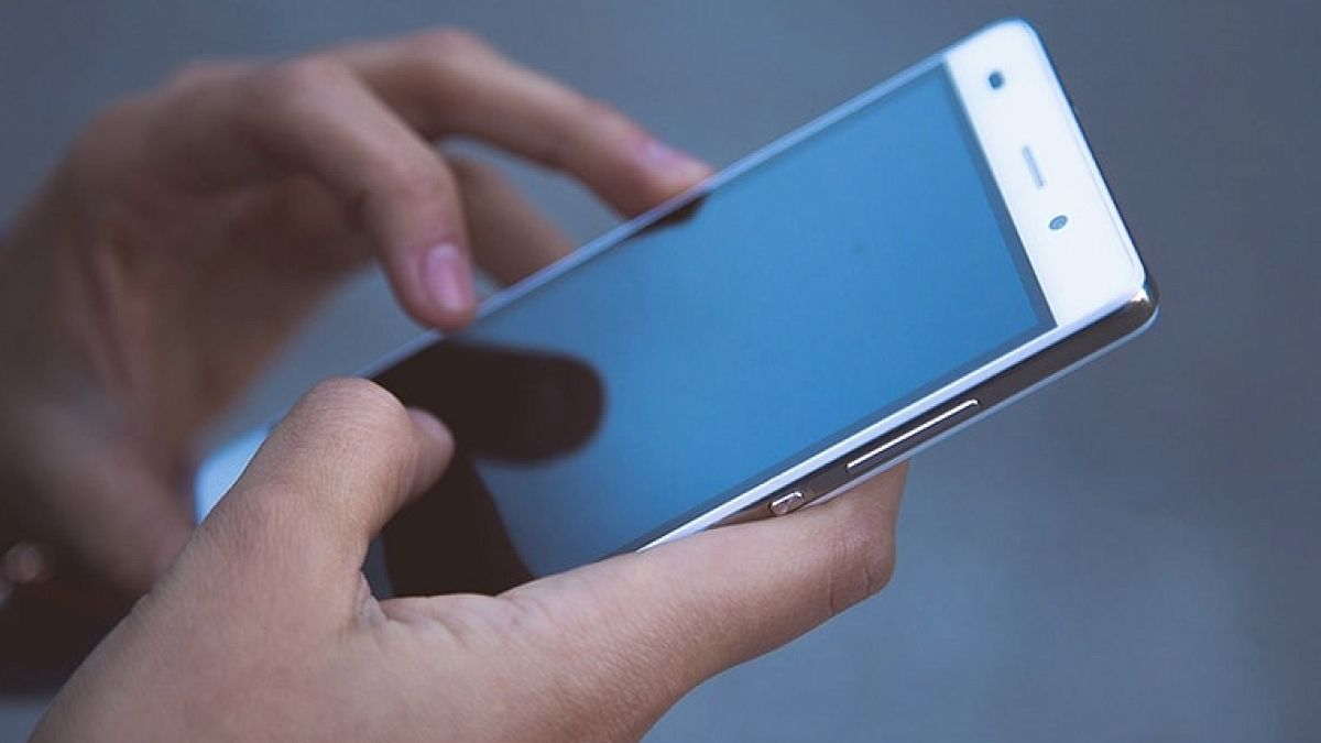 Fransa'da Liselerde Cep Telefonu Yasağı Devreye Girdi