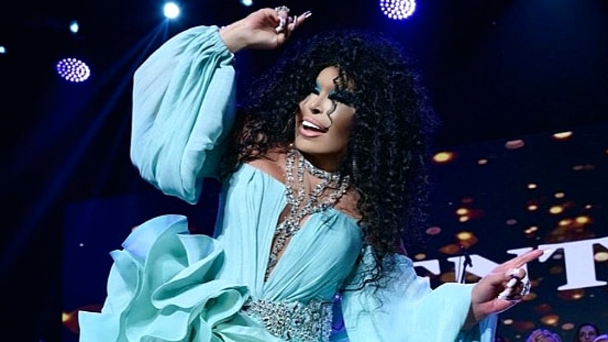 Bülent Ersoy'dan Sahneye Geç Çıkış Tepkisine Sert Yanıt: Küfür İddiası Gündemde