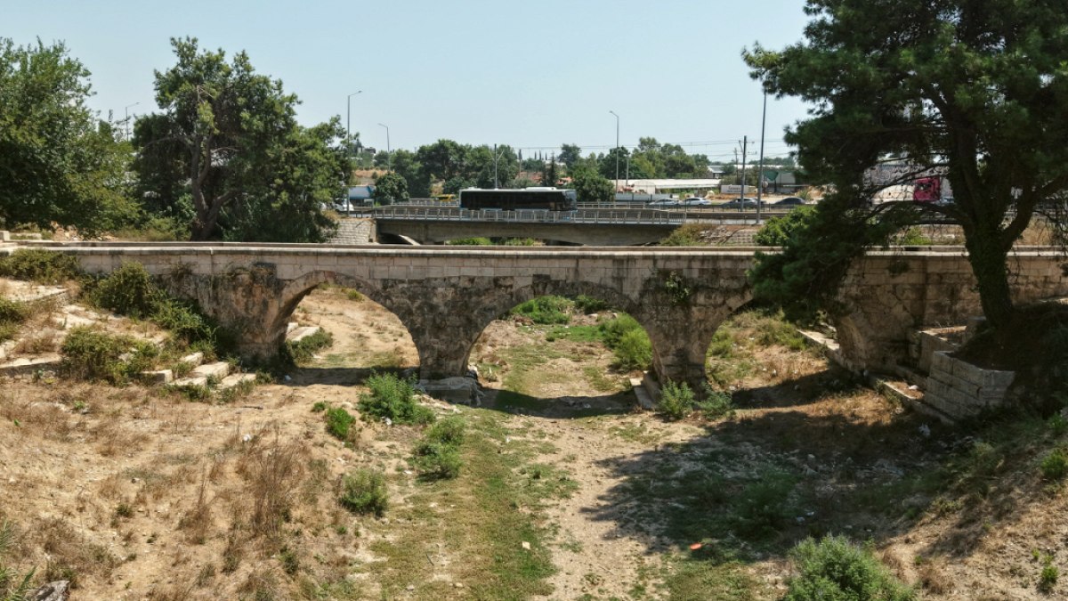 800 Yıllık Tarihi Köprü ve Modern Komşusu: Antalya'da Zamansal Bir Geçiş