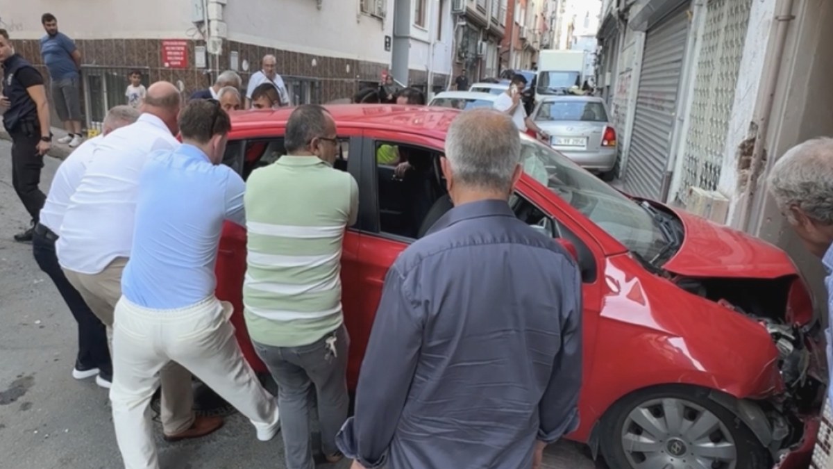 Beyoğlu'nda Düğün Konvoyunda Zincirleme Kaza: Bir Yaralı